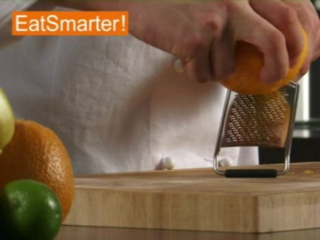 Wie Sie Orangenschale am besten fein abreiben