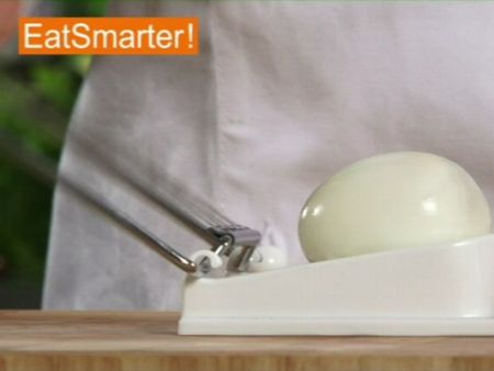Wie Sie ein hartgekochtes Ei am besten klein würfeln