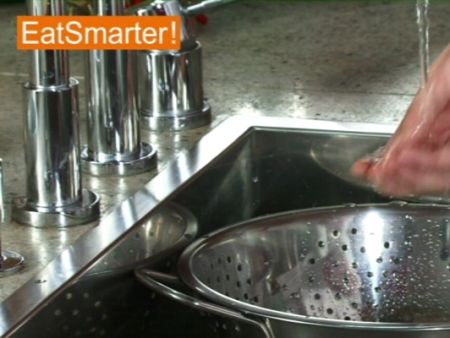 Wie Sie Grüne Bohnen am besten waschen und putzen