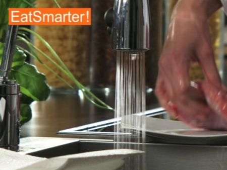 Wie Sie Kalbfleisch ganz einfach waschen und würfeln