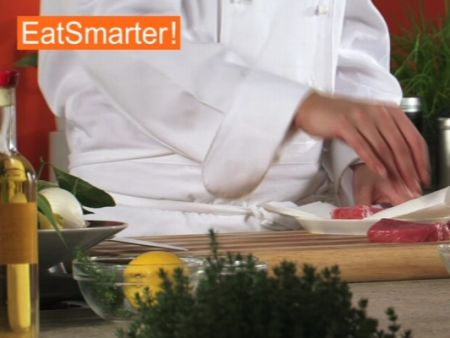 Wie Sie Kalbssteaks gekonnt zum Füllen vorbereiten