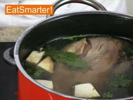 Wie Sie eine gekochte Kalbszunge richtig abziehen