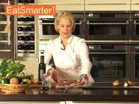 Gegrilltes anrichten