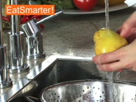 Wie Sie Birnen ganz einfach mit einem Kugelausstecher entkernen