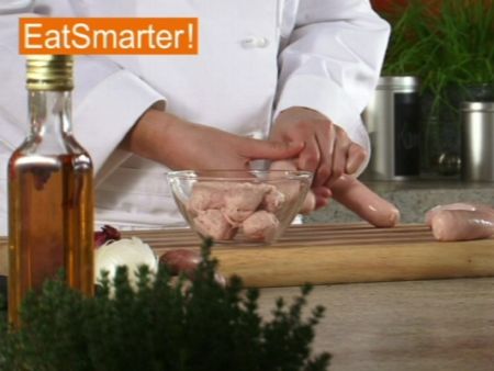 Wie Sie Kalbsbrät kinderleicht zu Bällchen formen