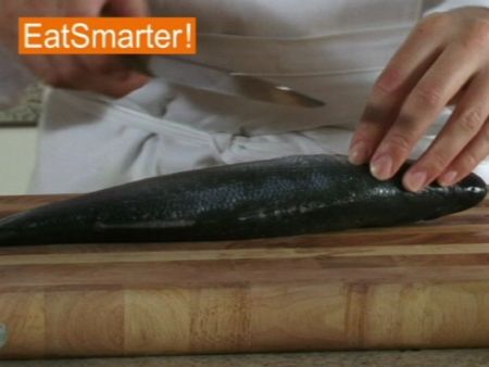Wie Sie einen Wolfsbarsch richtig in Scheiben schneiden