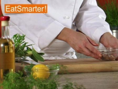 Wie Sie Sardellen mühelos zu einer Paste zerdrücken