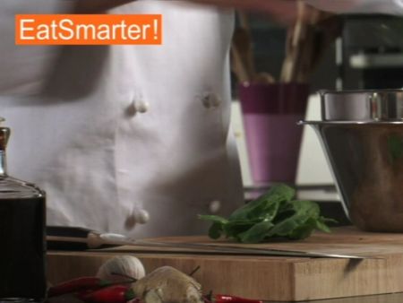 Wie Sie frischen Spinat mühelos fein hacken