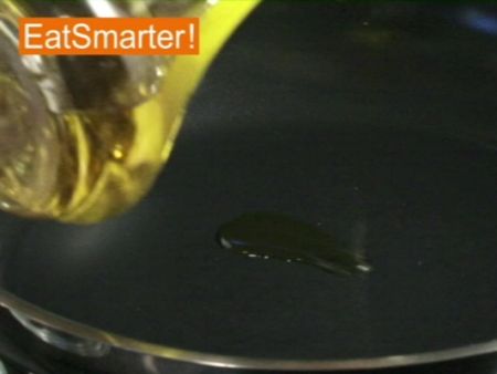 Wie Sie Gewürze richtig in der Pfanne anrösten