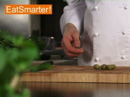 Wie Sie Oliven gekonnt fein hacken