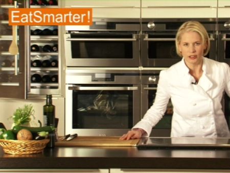 Garen und Tranchieren eines ganzen Hähnchens