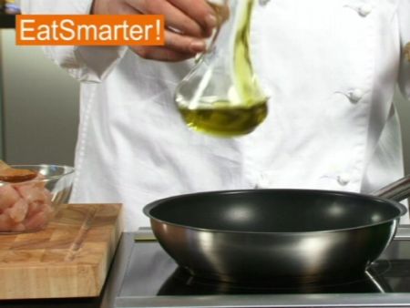 Wie Sie Hähnchenbrustfiletwürfel ganz einfach braten