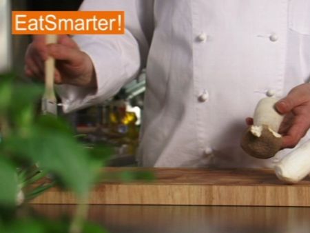 Wie Sie Kräuterseitlinge richtig putzen