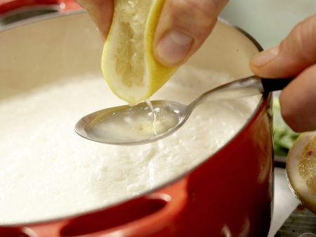 Indischer Käse auf Kokos-Spinat Zubereitung Schritt 3 Indischer Käse auf Kokos-Spinat Zubereitung Schritt 3