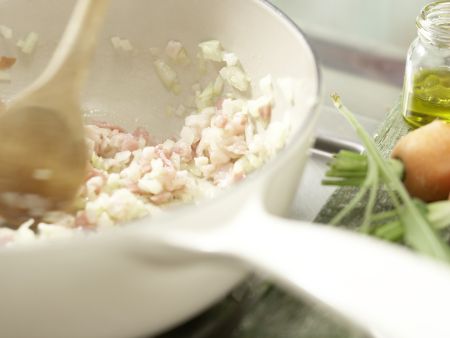 Italienischer Nudel-Bohnen-Eintopf Zubereitung Schritt 2 Italienischer Nudel-Bohnen-Eintopf Zubereitung Schritt 2