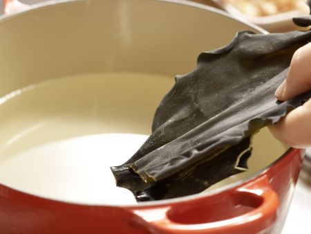 Japanische Algenbrühe Zubereitung Schritt 1 Japanische Algenbrühe Zubereitung Schritt 1