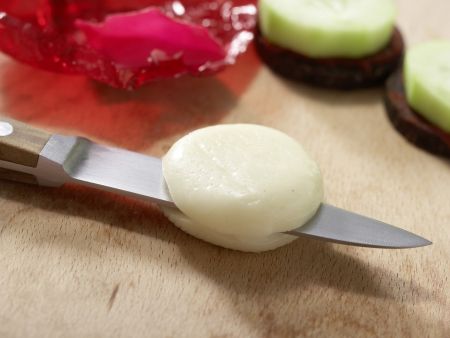 Käseigel mit Möhrenstiften Zubereitung Schritt 3 Käseigel mit Möhrenstiften Zubereitung Schritt 3