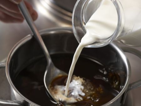 Kaki-Türmchen mit Espressocreme Zubereitung Schritt 2 Kaki-Türmchen mit Espressocreme Zubereitung Schritt 2