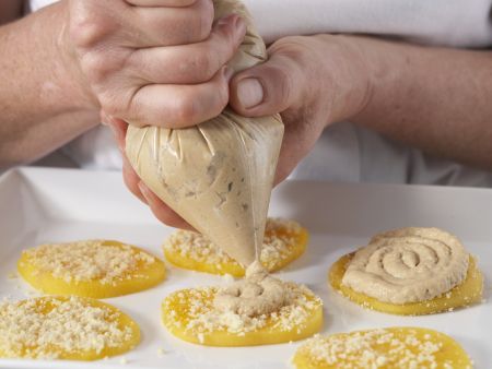 Kaki-Türmchen mit Espressocreme Zubereitung Schritt 6 Kaki-Türmchen mit Espressocreme Zubereitung Schritt 6