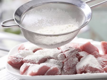 Kalbsragout mit Kohlrabi Zubereitung Schritt 2 Kalbsragout mit Kohlrabi Zubereitung Schritt 2