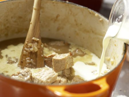 Kalbsragout mit Morcheln Zubereitung Schritt 10 Kalbsragout mit Morcheln Zubereitung Schritt 10