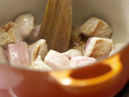 Kalbsragout mit Morcheln Zubereitung Schritt 3 Kalbsragout mit Morcheln Zubereitung Schritt 3