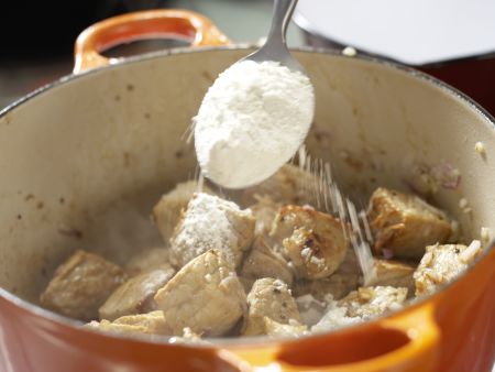 Kalbsragout mit Morcheln Zubereitung Schritt 6 Kalbsragout mit Morcheln Zubereitung Schritt 6