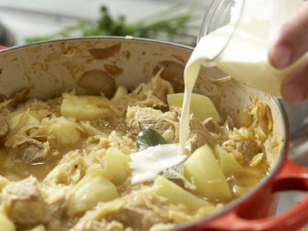 Kalbsrahmgulasch – smarter Zubereitung Schritt 10 Kalbsrahmgulasch – smarter Zubereitung Schritt 10