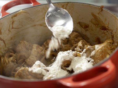 Kalbsrahmgulasch – smarter Zubereitung Schritt 5 Kalbsrahmgulasch – smarter Zubereitung Schritt 5