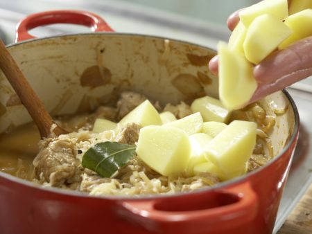 Kalbsrahmgulasch – smarter Zubereitung Schritt 9 Kalbsrahmgulasch – smarter Zubereitung Schritt 9