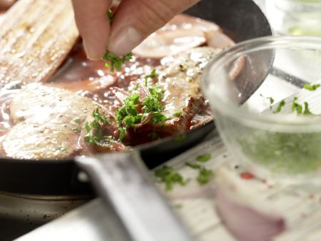 Kalbsschnitzel in Granatapfelsauce Zubereitung Schritt 9 Kalbsschnitzel in Granatapfelsauce Zubereitung Schritt 9