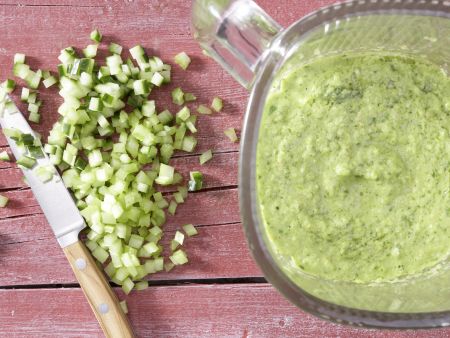 Kalte Gemüse-Cremesuppe Zubereitung Schritt 6 Kalte Gemüse-Cremesuppe Zubereitung Schritt 6