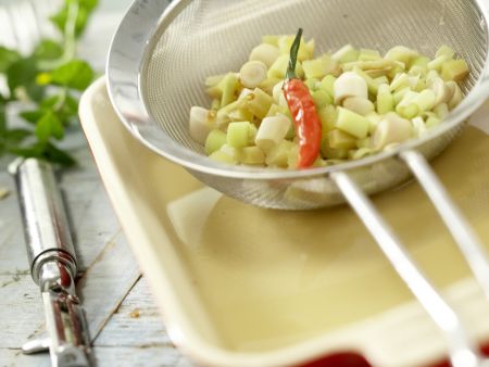 Kalte Thai-Suppe Zubereitung Schritt 2 Kalte Thai-Suppe Zubereitung Schritt 2