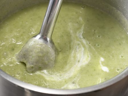 Kalte Zucchinisuppe mit Joghurt Zubereitung Schritt 10 Kalte Zucchinisuppe mit Joghurt Zubereitung Schritt 10