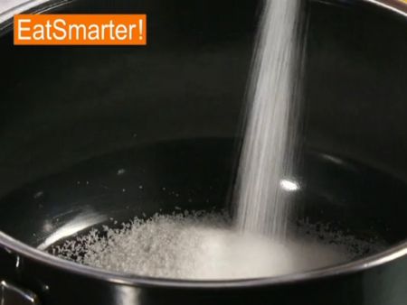 Wie Sie ganz einfach Zucker zu Karamell kochen