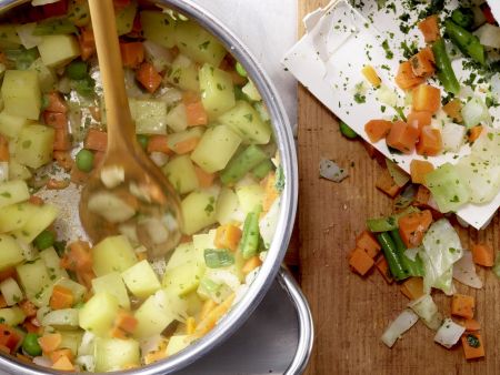 Kartoffel-Gemüse-Suppe Zubereitung Schritt 2 Kartoffel-Gemüse-Suppe Zubereitung Schritt 2