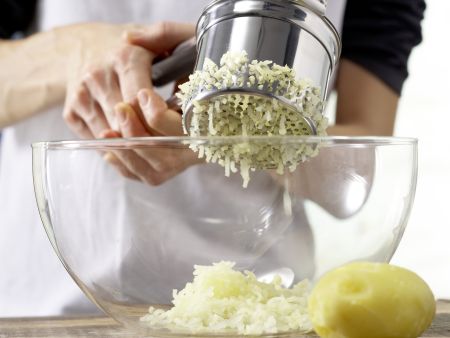Kartoffel-Hack-Pizza Zubereitung Schritt 2 Kartoffel-Hack-Pizza Zubereitung Schritt 2