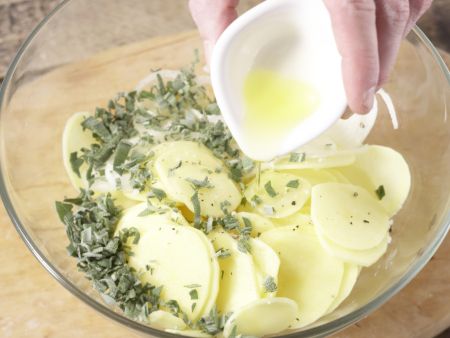 Kartoffel-Quark-Pizza Zubereitung Schritt 5 Kartoffel-Quark-Pizza Zubereitung Schritt 5