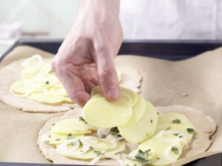 Kartoffel-Quark-Pizza Zubereitung Schritt 8 Kartoffel-Quark-Pizza Zubereitung Schritt 8