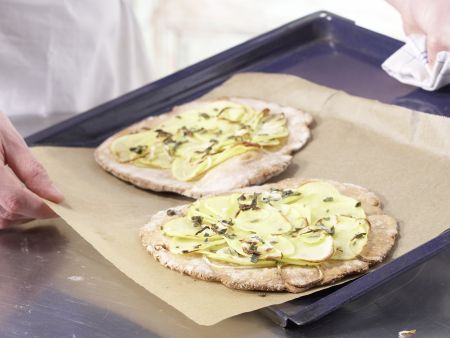Kartoffel-Quark-Pizza Zubereitung Schritt 9 Kartoffel-Quark-Pizza Zubereitung Schritt 9