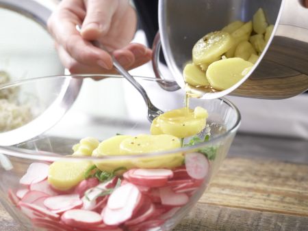 Kartoffel-Radieschen-Salat Zubereitung Schritt 7 Kartoffel-Radieschen-Salat Zubereitung Schritt 7