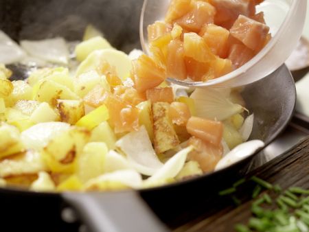 Kartoffel-Räucherlachs-Pfanne Zubereitung Schritt 7 Kartoffel-Räucherlachs-Pfanne Zubereitung Schritt 7