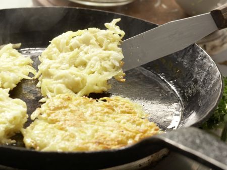 Kartoffel-Schafskäse-Puffer Zubereitung Schritt 10 Kartoffel-Schafskäse-Puffer Zubereitung Schritt 10