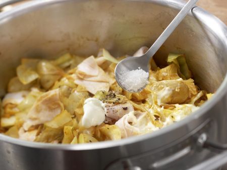 Kartoffel-Weißkohl-Ragout Zubereitung Schritt 6 Kartoffel-Weißkohl-Ragout Zubereitung Schritt 6