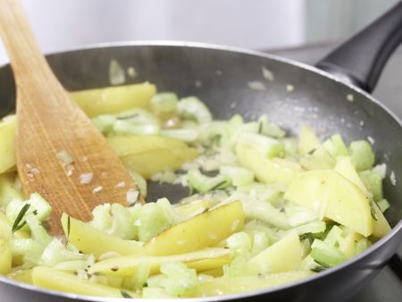 Kartoffeln auf griechische Art Zubereitung Schritt 10 Kartoffeln auf griechische Art Zubereitung Schritt 10
