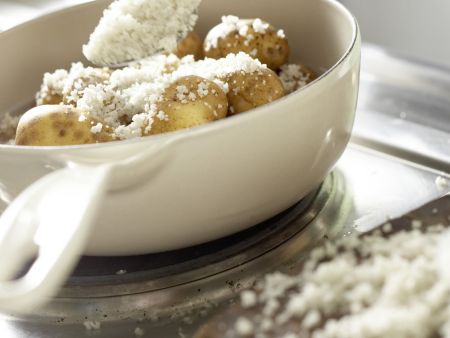 Kartoffeln in der Salzkruste Zubereitung Schritt 3 Kartoffeln in der Salzkruste Zubereitung Schritt 3