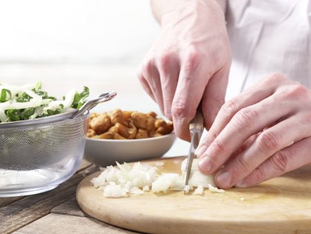 Kartoffelpizza mit Pfifferlingen Zubereitung Schritt 4 Kartoffelpizza mit Pfifferlingen Zubereitung Schritt 4