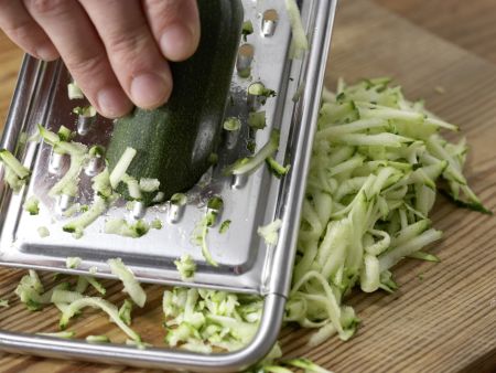 Kartoffelplätzchen mit Joghurt-Dip Zubereitung Schritt 2 Kartoffelplätzchen mit Joghurt-Dip Zubereitung Schritt 2