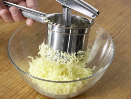 Kartoffelplätzchen mit Joghurt-Dip Zubereitung Schritt 5 Kartoffelplätzchen mit Joghurt-Dip Zubereitung Schritt 5