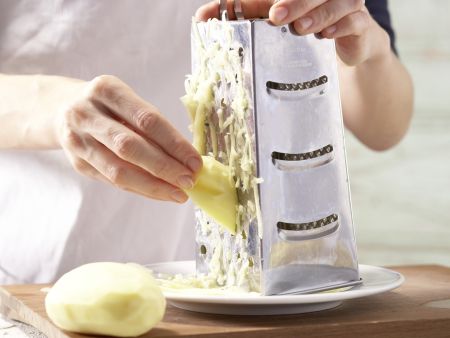 Kartoffelrösti mit Kräuterquark Zubereitung Schritt 1 Kartoffelrösti mit Kräuterquark Zubereitung Schritt 1